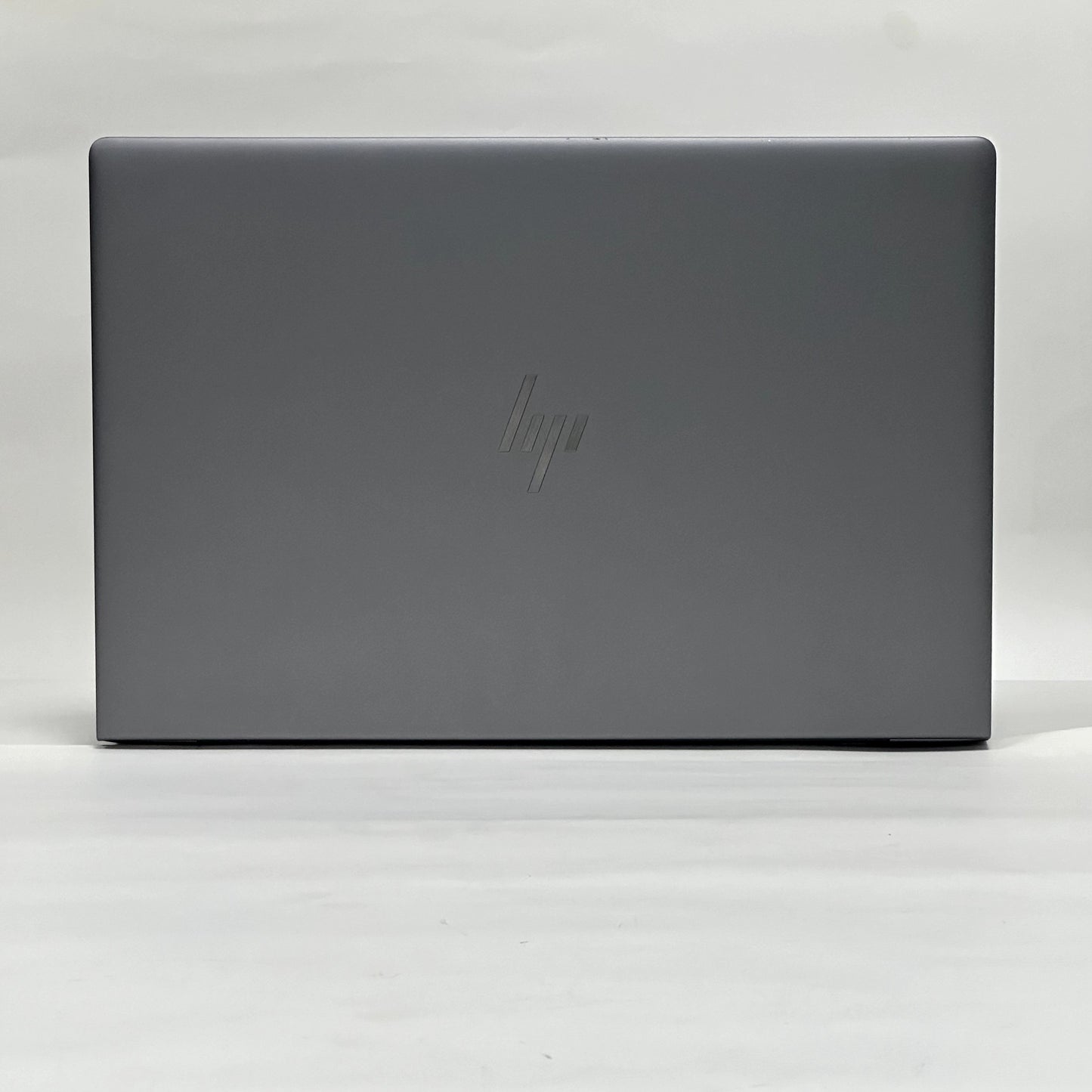 Pre-Owned HP ZBook 15u G5 15.6" (i7-8th Gen vPro, 16GB, 512GB SSD, WX 3100 2GB) β Grade A | 1-Yr Warranty + Bag & Mouse | Qatar Delivery